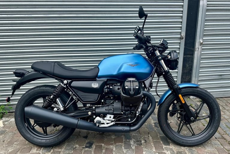 Moto Guzzi V7 Stone E5+ Blu Profondo In Stock Now