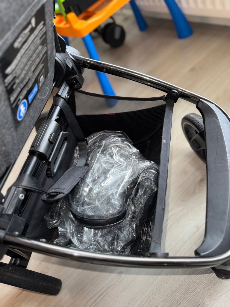 Venicci pram pushchair and carrycot 