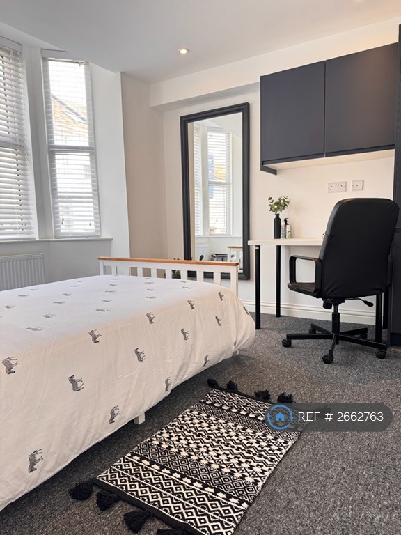 8 bedroom house in Margate Road, Southsea, PO5 (8 bed) (#2662763)