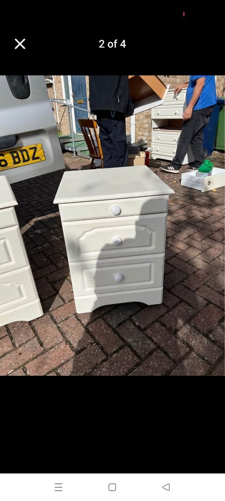 image for 2 bedside drawers 