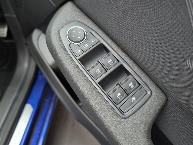 2024 Renault Clio 1.6 E-TECH esprit Alpine Hatchback 5dr Petrol Hybrid Auto Euro 6 (s/s) (145 HAT...