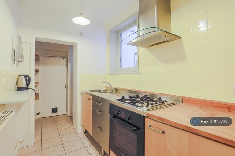 2 bedroom flat in Norwood Road, London, SE24 (2 bed) (#1147339)