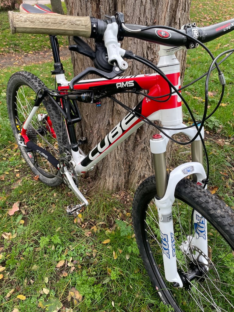 Full suspension mountain bike 