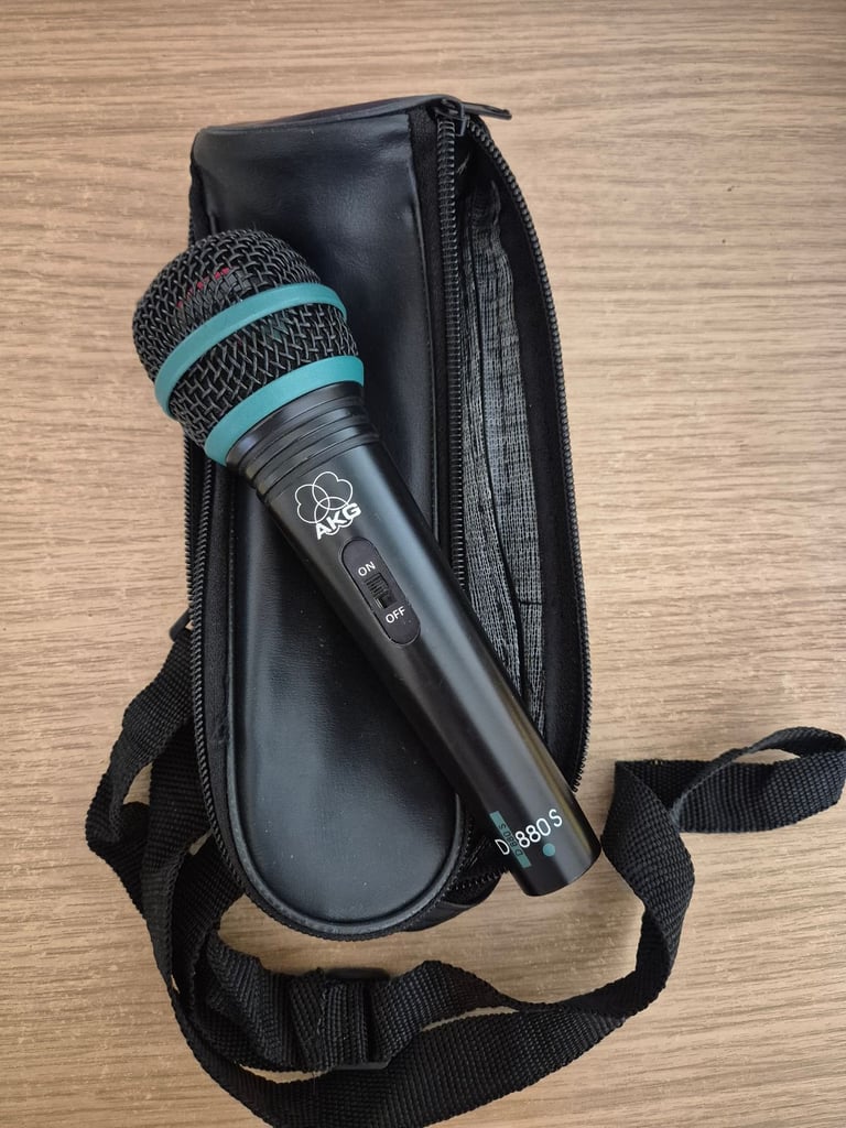 AKG D880S dynamic microphone with case 