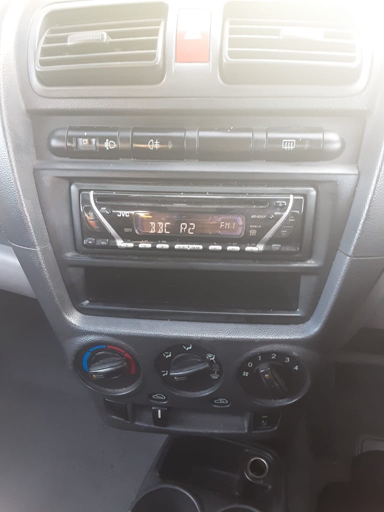 Kia Picanto LX with 2 keys, long mot, extensive service history,A/C,free to use in clean air zones! 