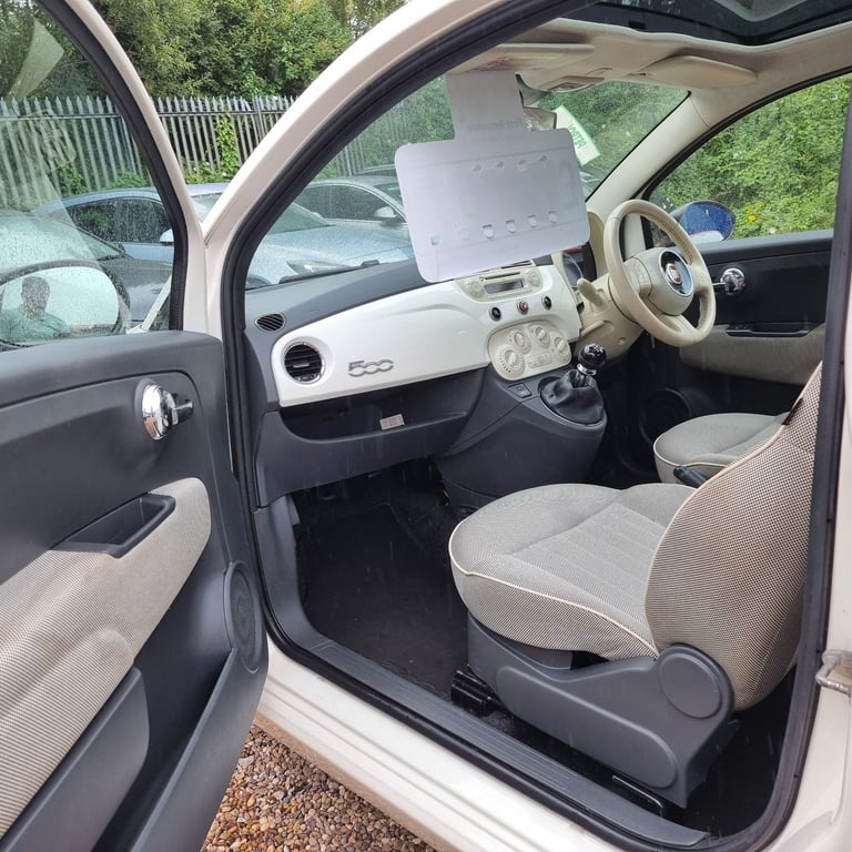 FIAT 500 LOUNGE 1.2 PETROL MODEL YEAR 2010 £35 ROAD TAX PER YEAR& ULEZ FREE LONG MOT GREAT CAR!!!
