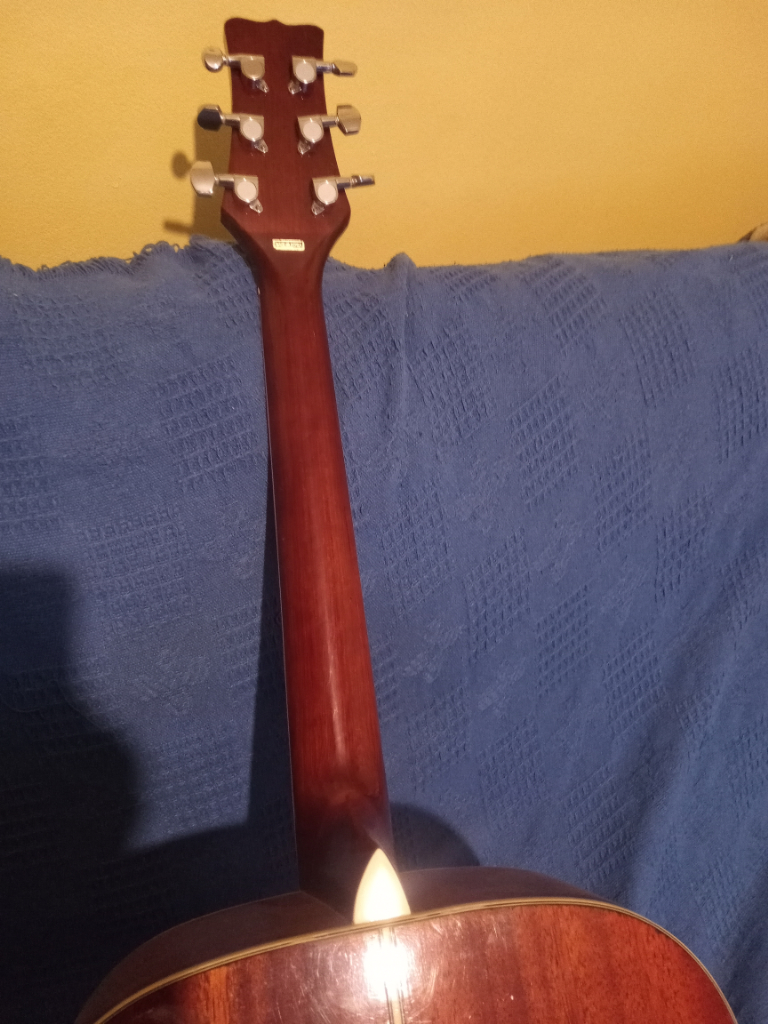 Acoustic guitar. Good condition