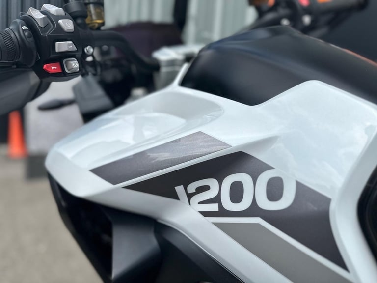 Triumph Tiger 1200 Rally Pro 2022/72 in White Motorcycle 