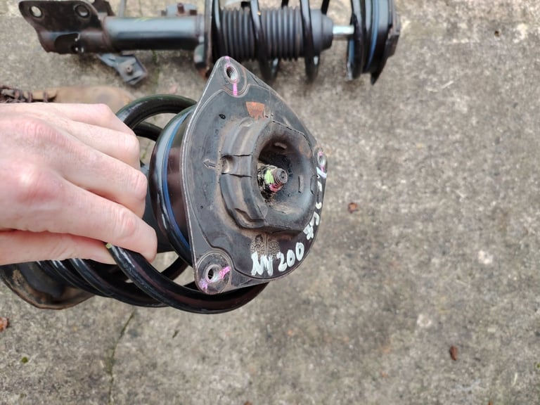 Nissan Nv200 front strut shock absorber assembly both