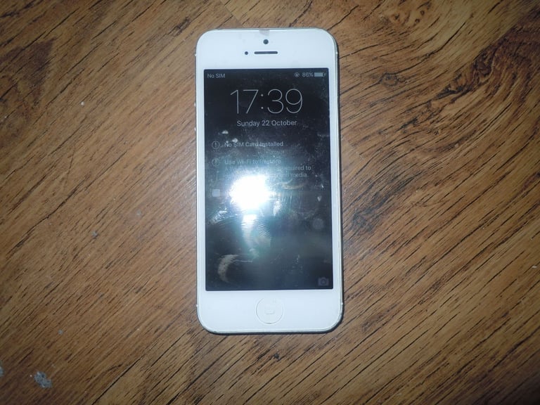 2 APPLE IPHONES 5 FOR REPAIR