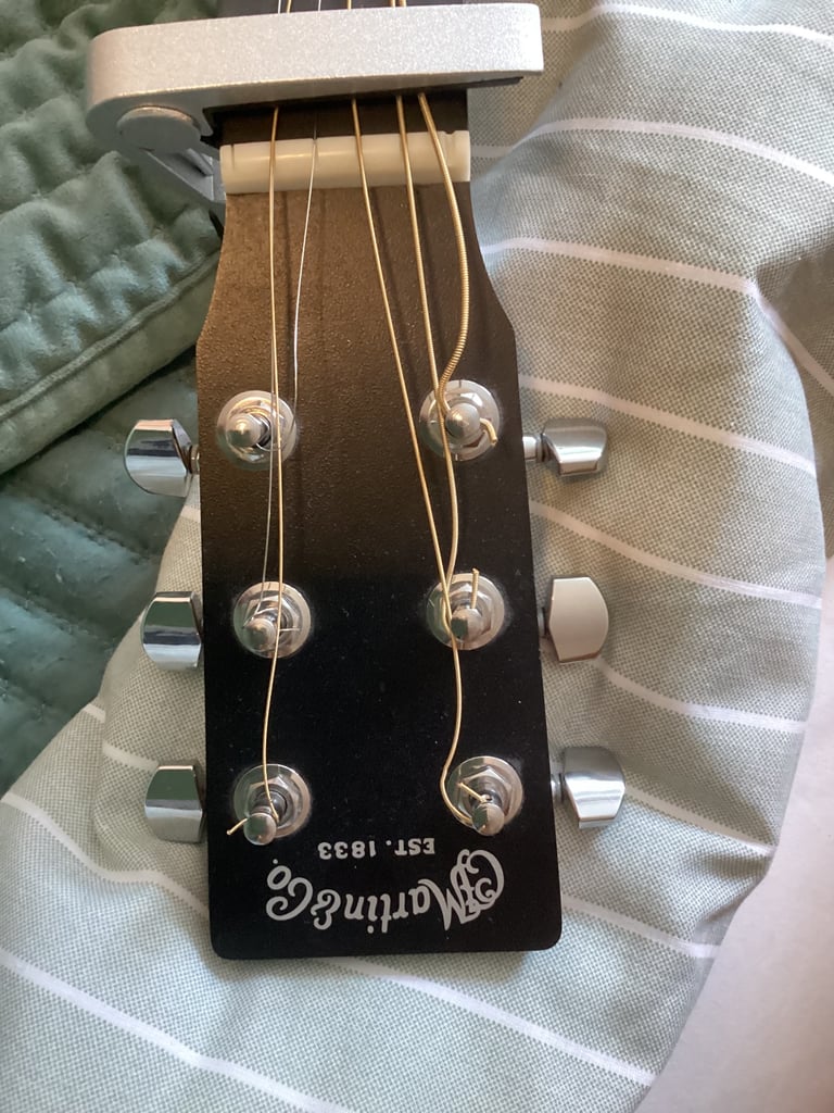 Martin Dreadnought Junior 10 ( £295)- BARGAIN!!!!!!!!