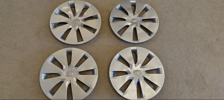Brand New Unused Not Fitted Genuine Toyota 15 Wheel Trims Hub Caps