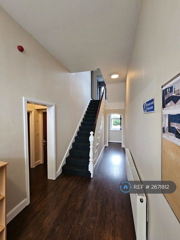 8 bedroom house in Wilbraham Road, Manchester, M14 (8 bed) (#2671812)