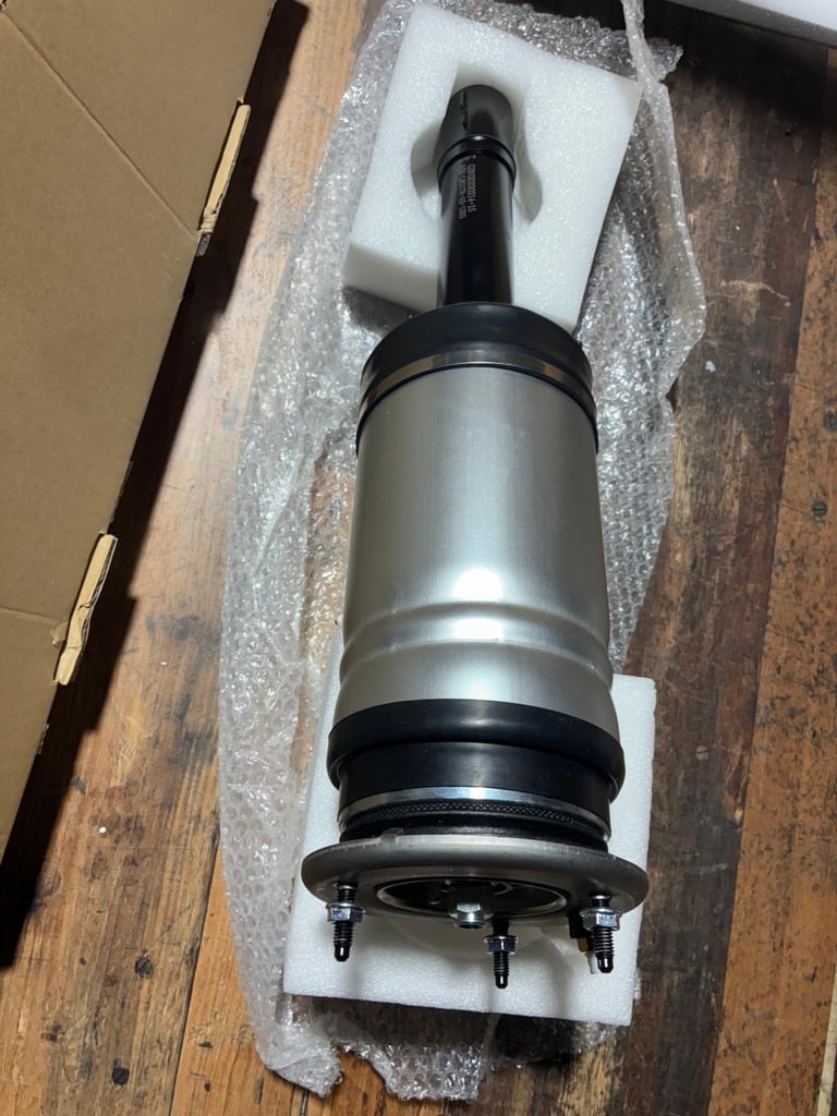 RANGE ROVER SPORT FRONT AIR SPRING STRUT- £ 100