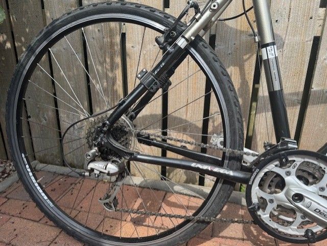 Univega Terreno 400 AL2 OPTI Hybrid Bike – Durable, Comfortable & Ready to Ride