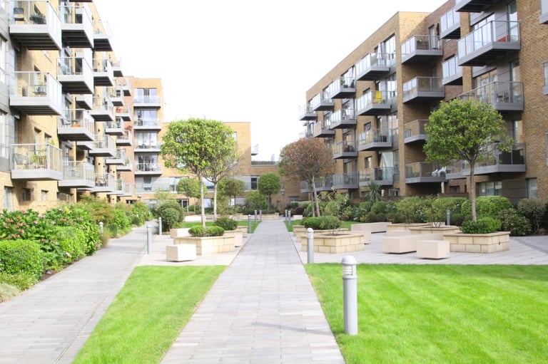 Chain Free! Hane Estate Agents offer a modern 2 bedroom 1st floor flat with a private balcony