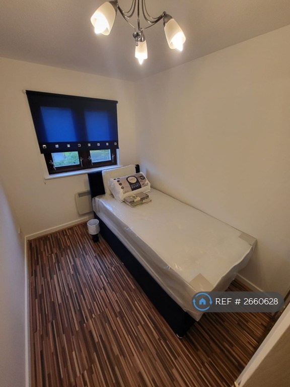 3 bedroom flat in Eastfield Road, Glasgow, G21 (3 bed) (#2660628)