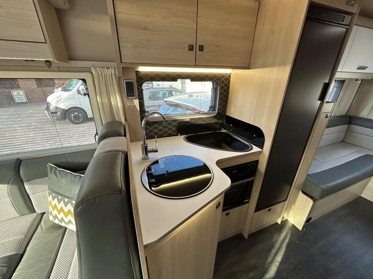 Auto-Trail F-Line F72 FORD TRANSIT DIESEL AUTOMATIC 2023/73