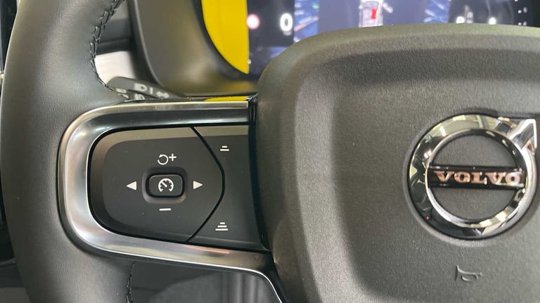 2025 Volvo XC40 2.0 B4P Ultra Black Edition 5dr Auto ESTATE PETROL Automatic