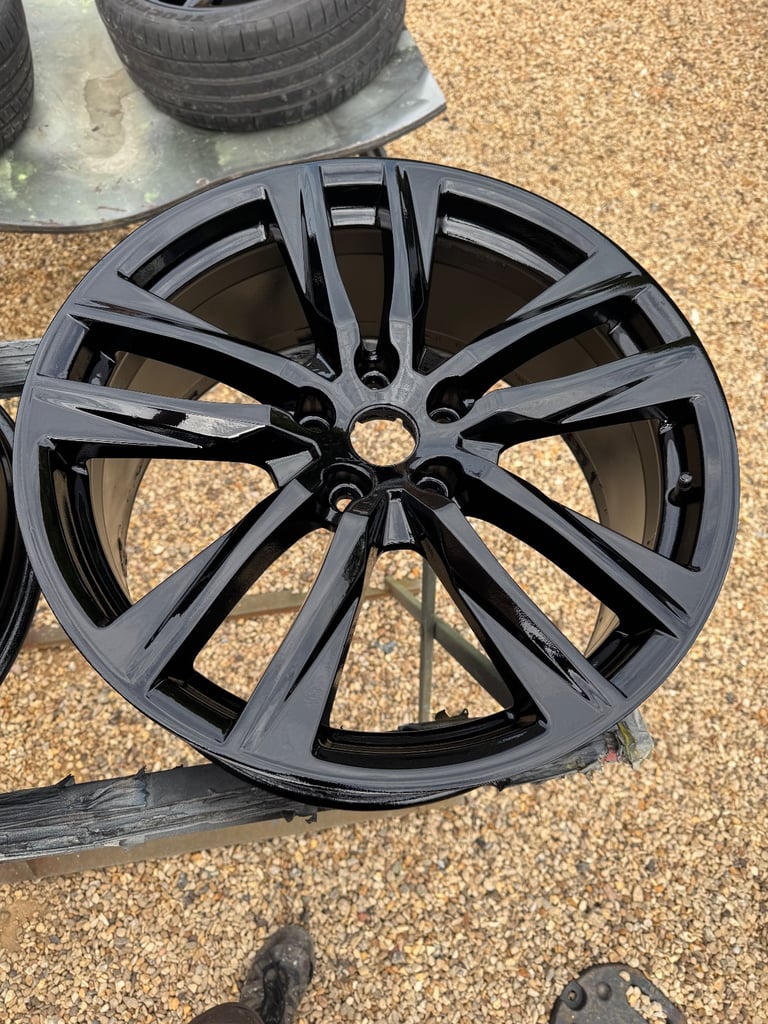 Genuine Seat Leon cupra 290 alloys refurbished in gloss black