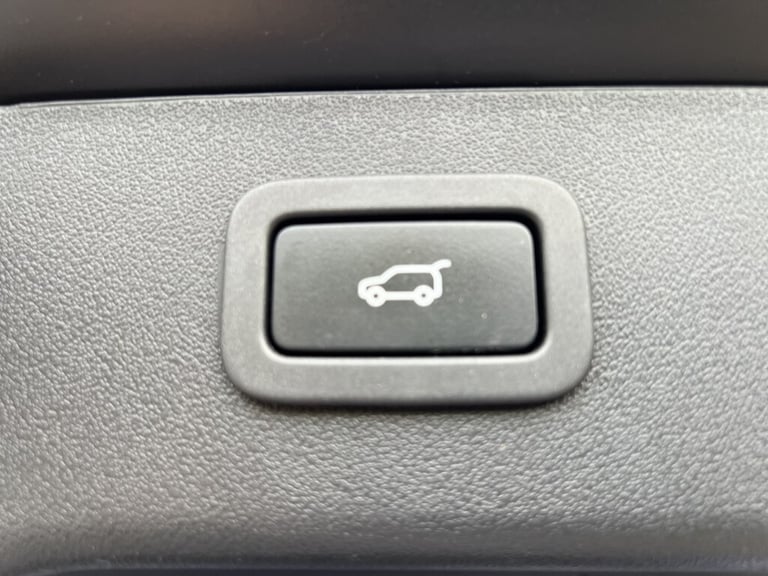 2019 Jaguar XF 2.0 PORTFOLIO 5DR AUTOMATIC Estate Petrol Automatic