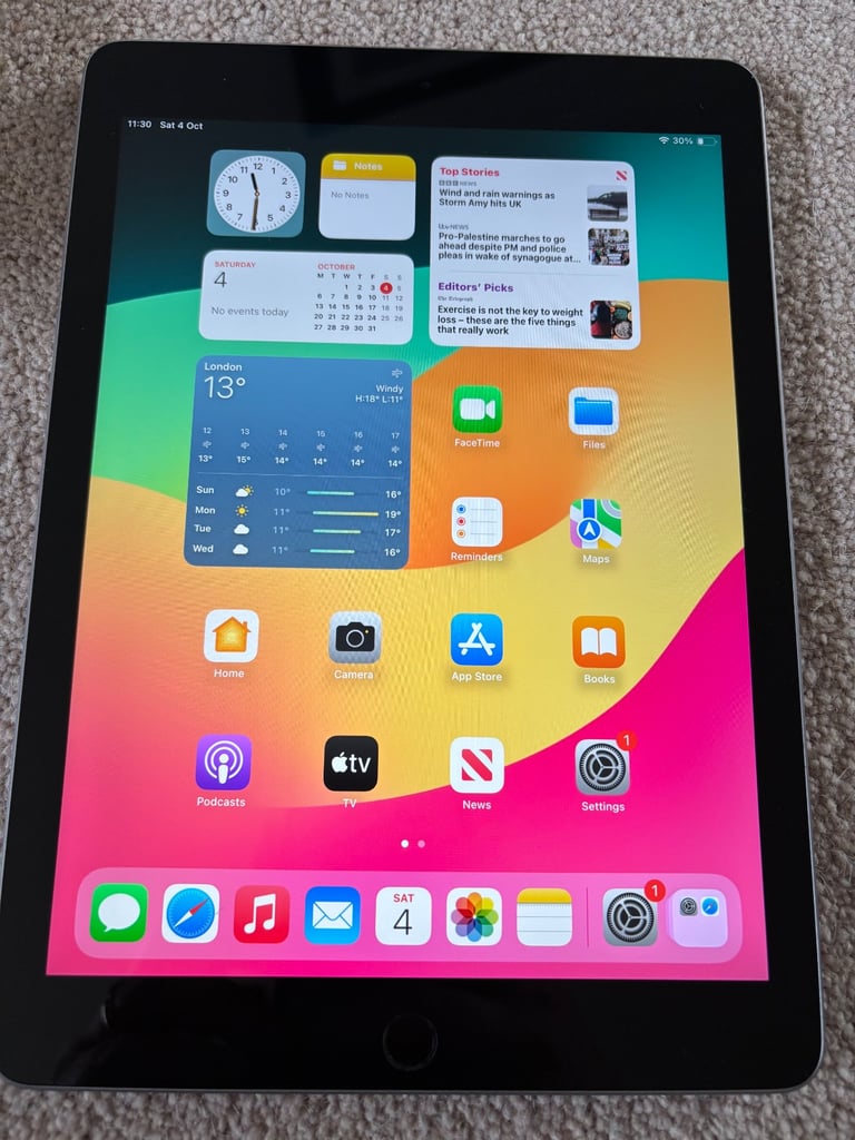 image for iPad 6th Generation - Silver - with original box - excellent condition