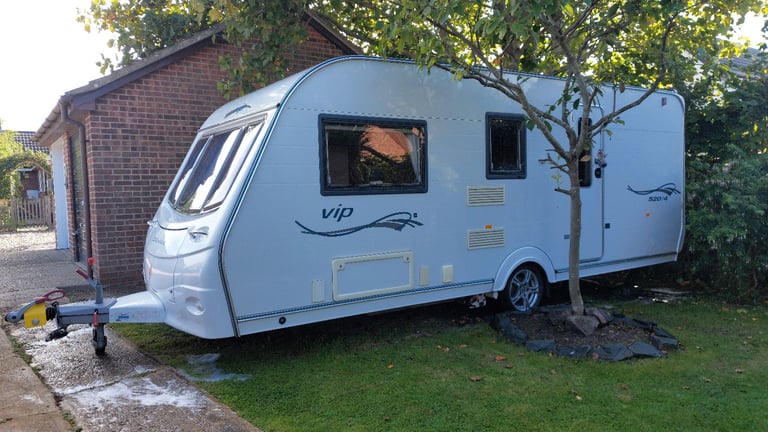 2008 Coachman VIP 520 4 Berth