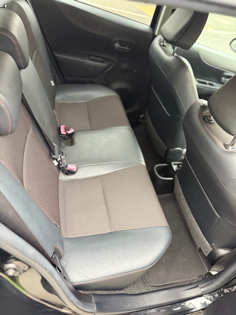 Toyota, YARIS, Hatchback, 2012, Manual, 1329 (cc), 5 doors