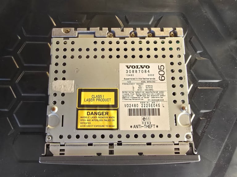 image for Volvo car stereo HU-605
