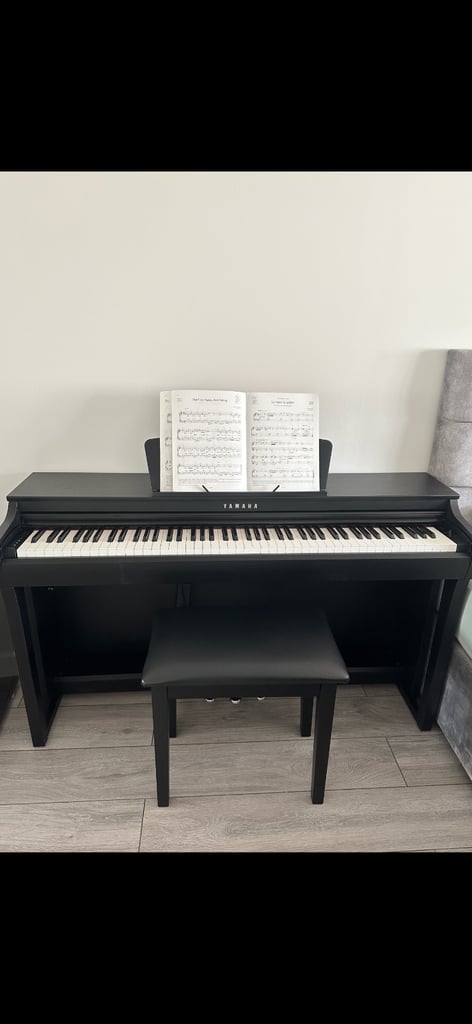 YAMAHA Clavinova CLP-725 Piano 