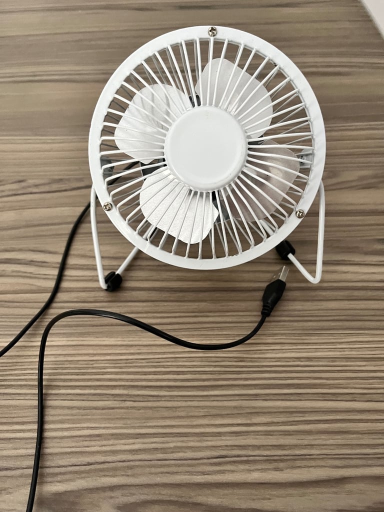 White Mini USB Adjustable Tilt Desk / Bedside Portable Fan - 5.5ins Tall