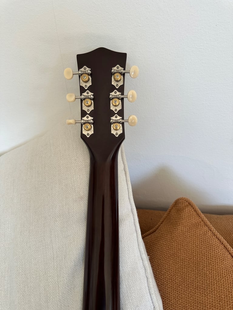 Sigma GJM SG100+  electro acoustic guitar + Hard Case + Daddario Humidity pack