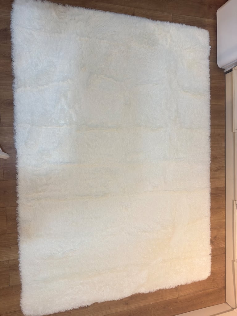 image for Large white fluffy rug