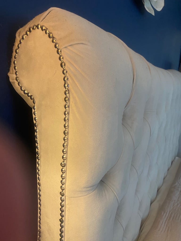 Kingsize bed frame ( quick sale ) 