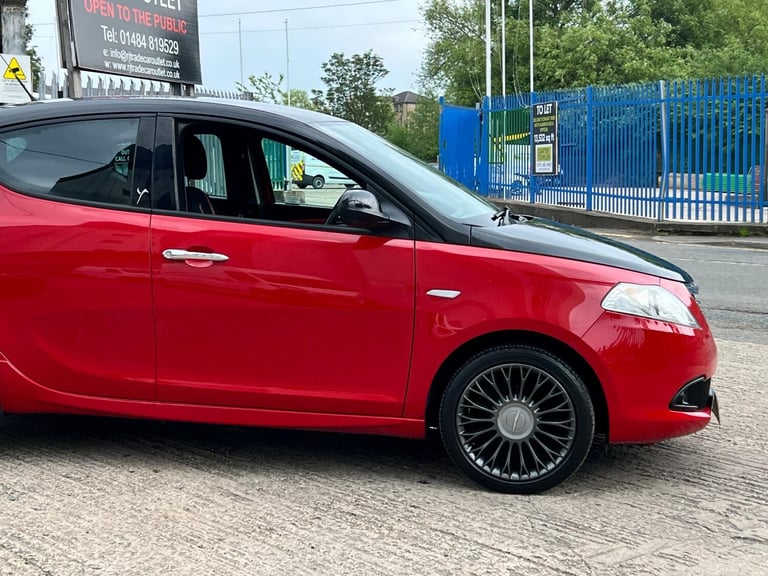 2012 Chrysler Ypsilon 1.2 Black and Red 5dr HATCHBACK PETROL Manual