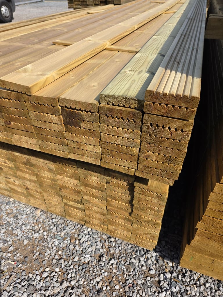 DECKING, SCAFFOLDING BOARDS & TIMBER JOISTS 