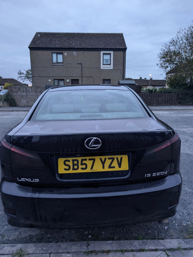 image for Lexus is 220d/250 breaking for parts