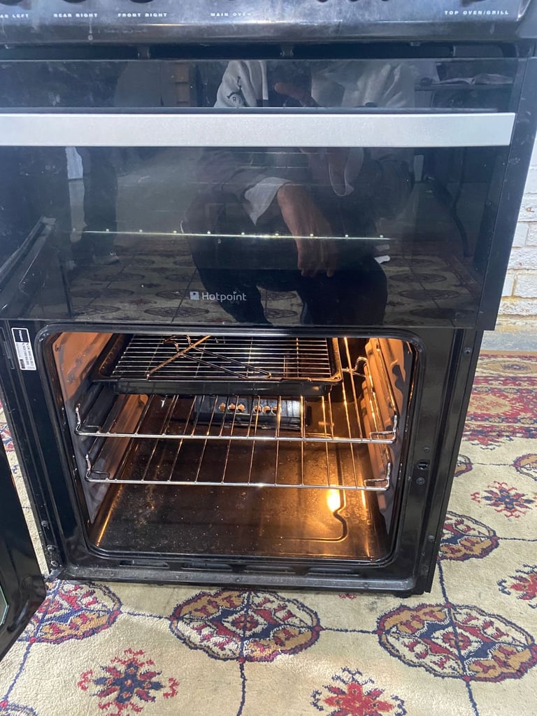 HotPoint Black 60CM Gas Cooker With Oven/Grill
