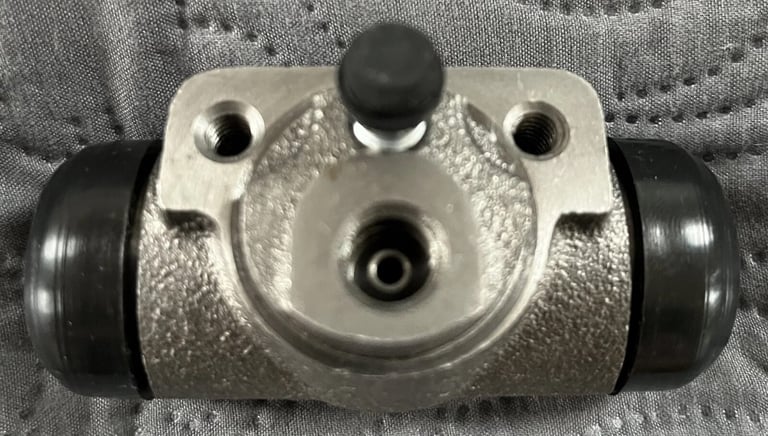 Rear Brake Wheel Cylinder Jeep Cherokee XJ Wrangler YJ & TJ P/N 4423601 New