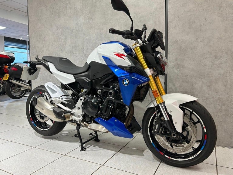 72/2022 BMW F900R Sport - 7106 miles - TRI-COLOUR!