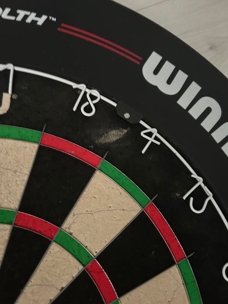 Winmau Blade 6 Dartboard and Surround (No Darts Included)