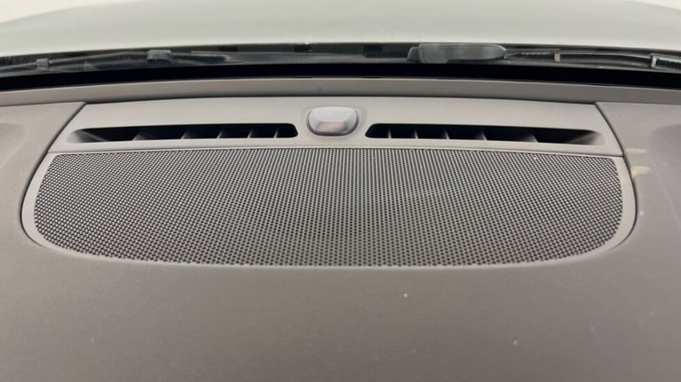 2022 Volvo XC40 Core, B3 mild hybrid, Petrol (Apple CarPlay, Power Tailgate, Google Nav) Estate P...