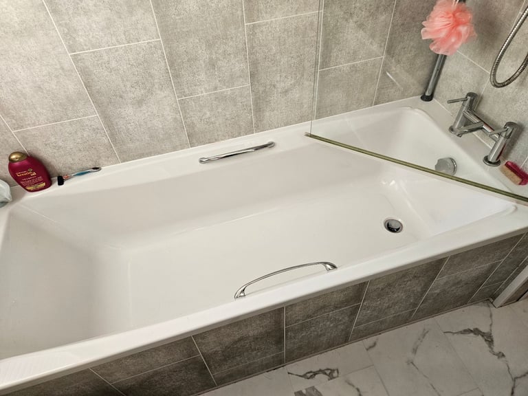 image for FREE BATH & TAPS