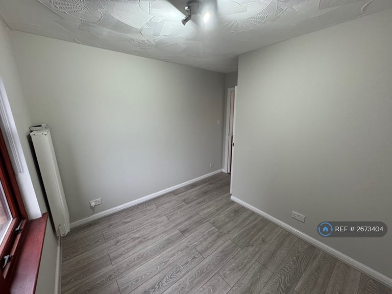 2 bedroom flat in Robertson Street, Greenock, PA16 (2 bed) (#2673404)