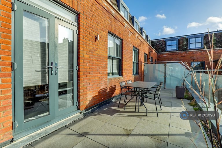 2 bedroom flat in St. James House, Canterbury, CT1 (2 bed) (#2621190)