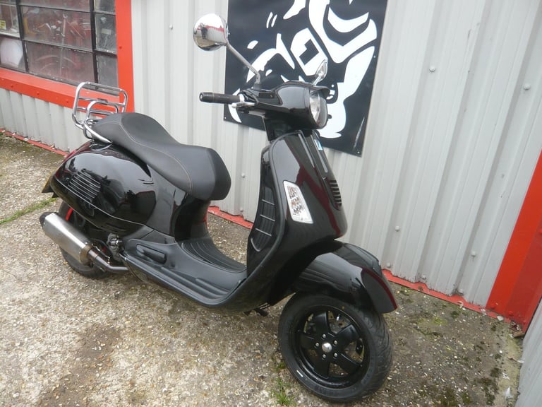 Piaggio Vespa GTS 125 SUPER 2014 LEARNER LEGAL SCOOTER 50 SH N X R RR MAX S WING