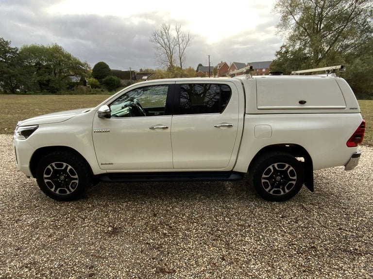 2021 Toyota Hilux 2.4 D-4D Invincible Pickup Double Cab 4dr Diesel Manual 4WD Euro 6 (s/s) (1 PIC...