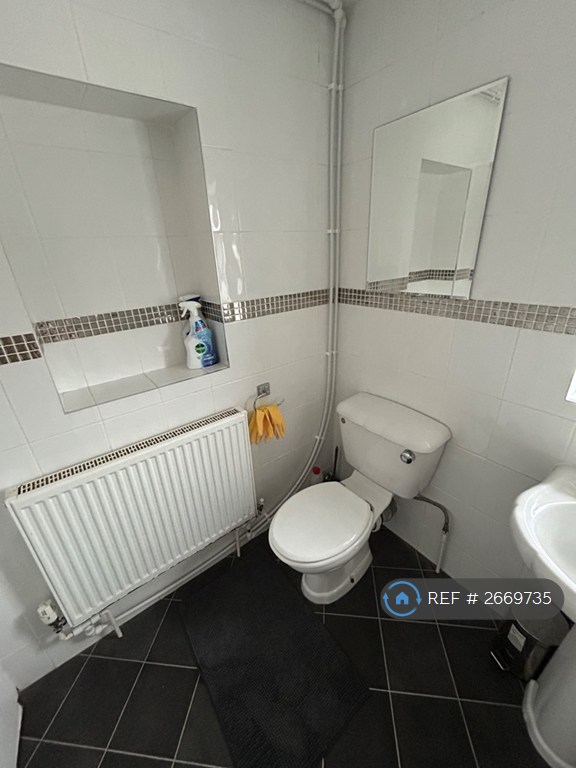 1 bedroom in Laxton Walk, Cheltenham, GL51 (#2669735)