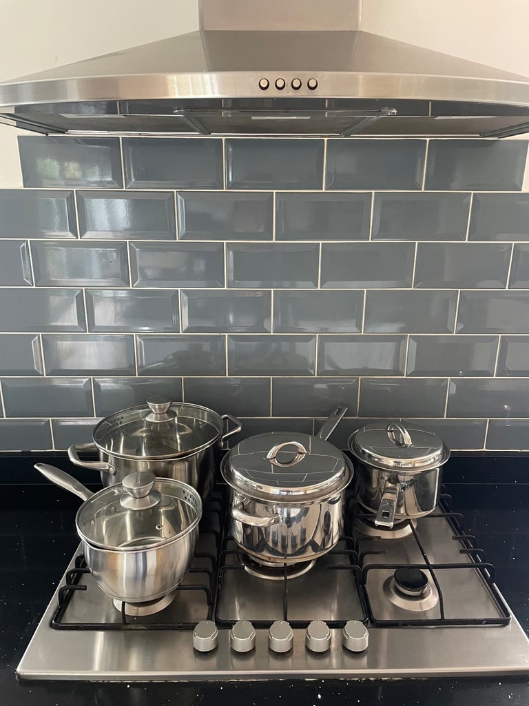 4 Pots & Pans. 3 Saucepans, 1 Stock Pot.  Stainless Steel. Oven/hob/gas/electric/induction safe.