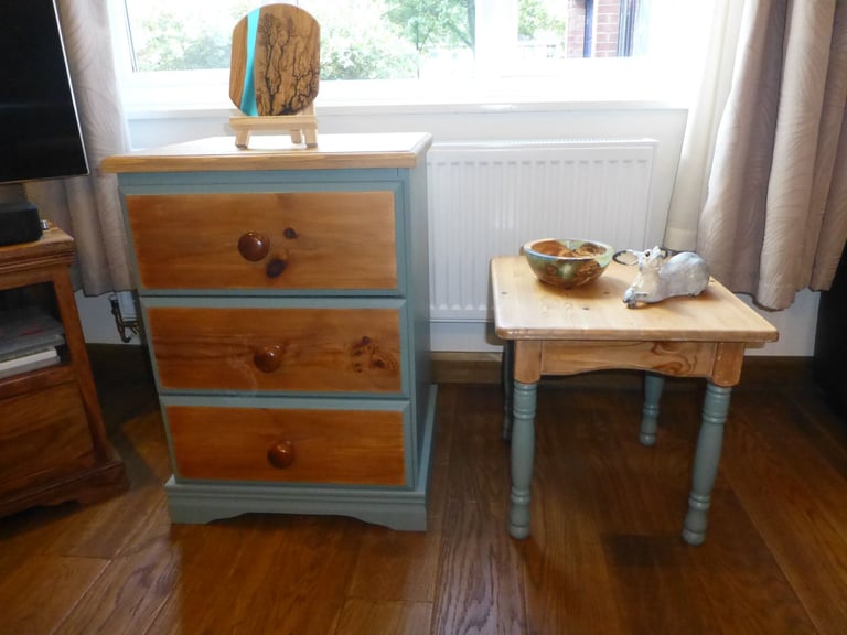 image for Solid pine small coffee side table  and matching chest of drawers excellent condition
